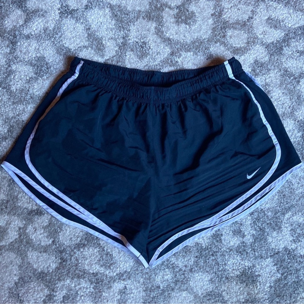 Nike Swoosh Dri-Fit Tempo Dry Running Shorts Women’s XL, Navy and white